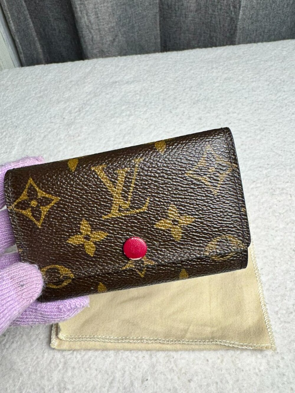 Authentic Louis Vuitton monogram canvas 6 key ring holder